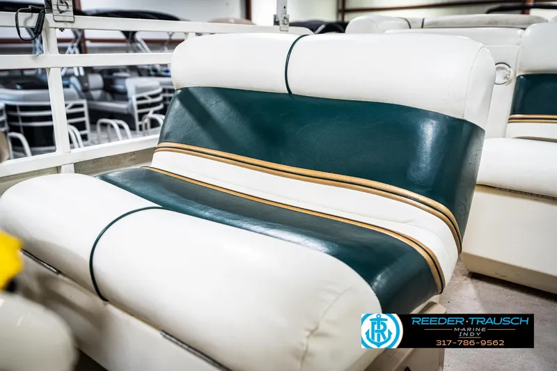Slide: The Image of 2005 Bentley Pontoons 200 CRUISE boat seat with green and white upholstery. - 35