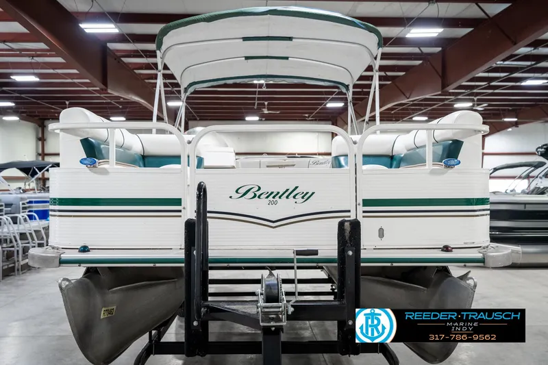 Slide: The Image of 2005 Bentley Pontoons 200 CRUISE boat in indoor showroom, rear view. - 4