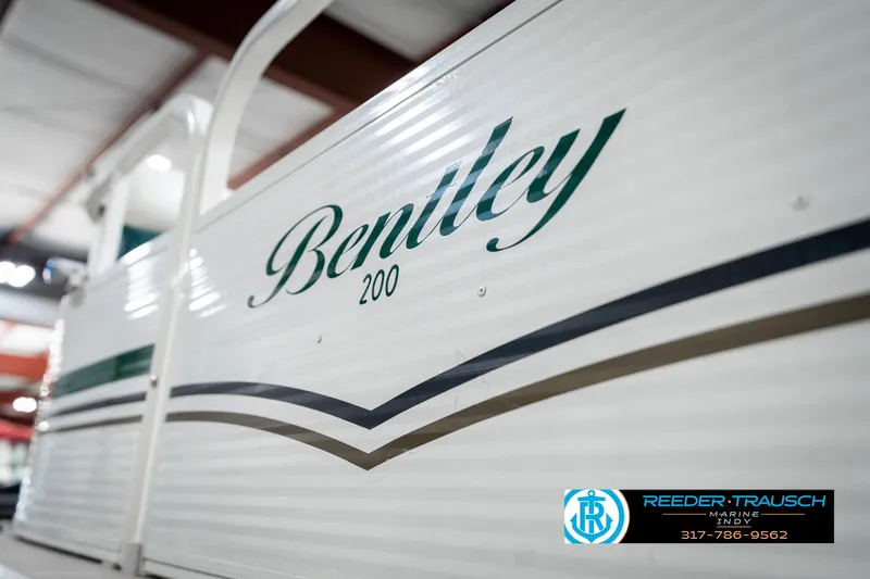 Slide: The Image of 2005 Bentley Pontoons 200 CRUISE boat side view with logo and dealership contact. - 40
