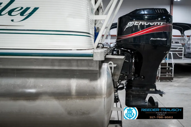 Slide: The Image of 2005 Bentley Pontoons 200 CRUISE with Mercury FourStroke engine in showroom. - 42