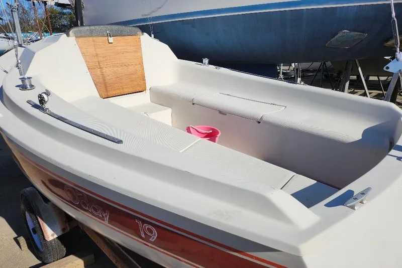 Slide: The Image of 1986 O'Day 19 sailboat with open cockpit, docked on a trailer. - 20