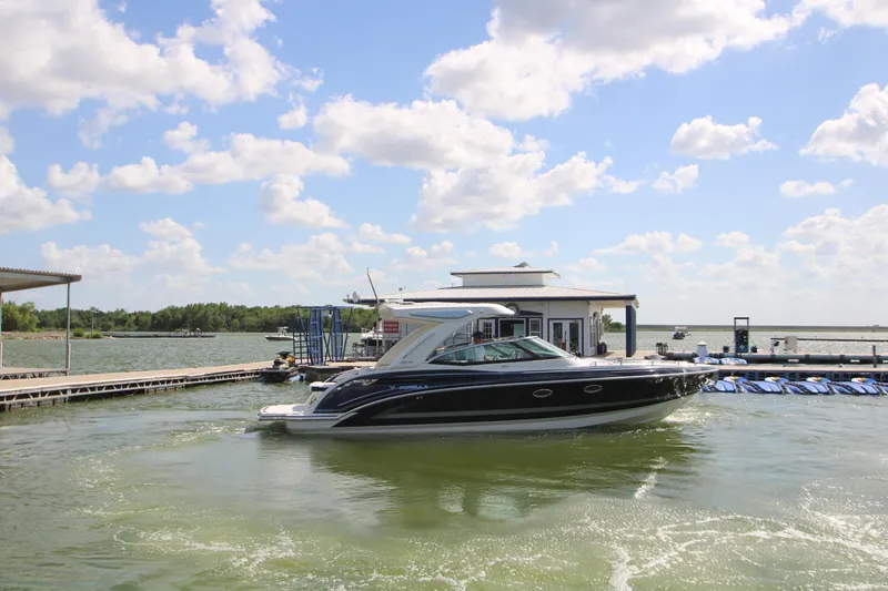 Slide: The Image of Formula 330 Crossover Bowrider 2020 - 52