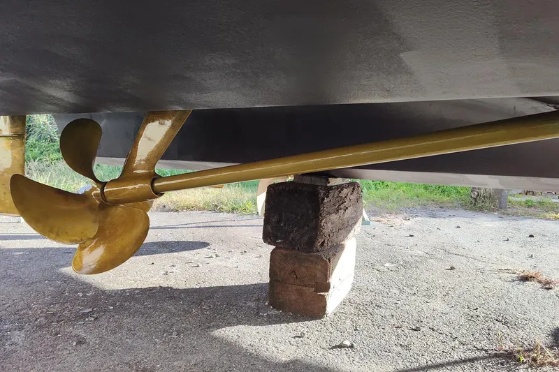 Slide: The Image of Propeller and shaft of 2006 Sea Ray 52 Sedan Bridge on dry dock. - 64