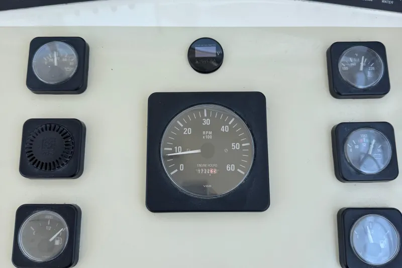 Slide: The Image of Carolina Classic 25, Carolina Classic 28, Carolina Classic, Albamarle, Parker, Jupiter, Contender, Express Fisherman, Express Boat - 11