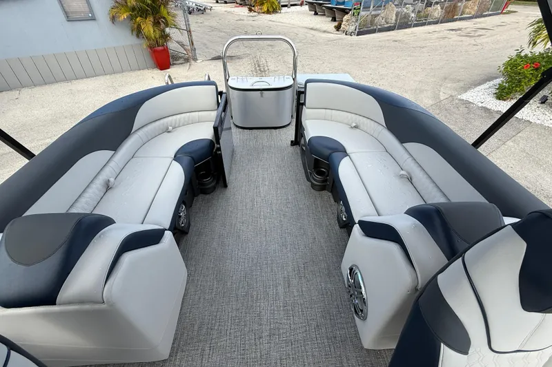 Slide: The Image of 2025 Avalon LSZ Quad Lounger interior with plush seating and modern design. - 44