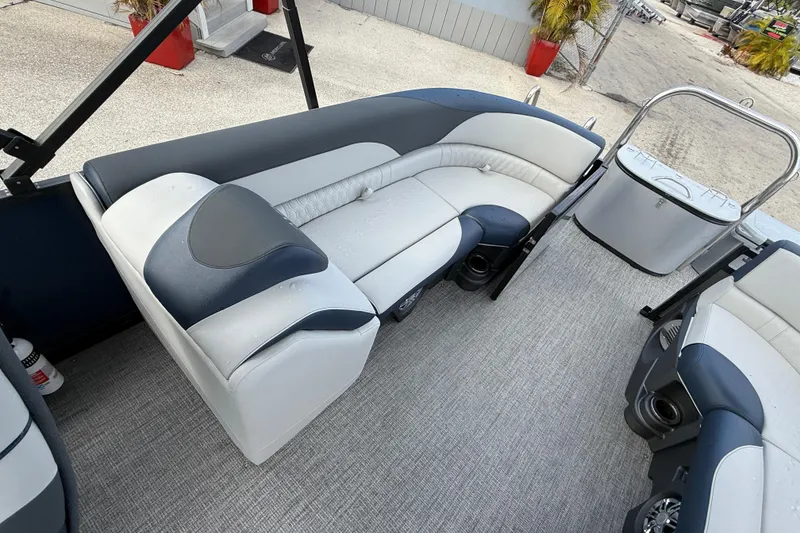 Slide: The Image of 2025 Avalon LSZ Quad Lounger interior with plush seating and modern design. - 45
