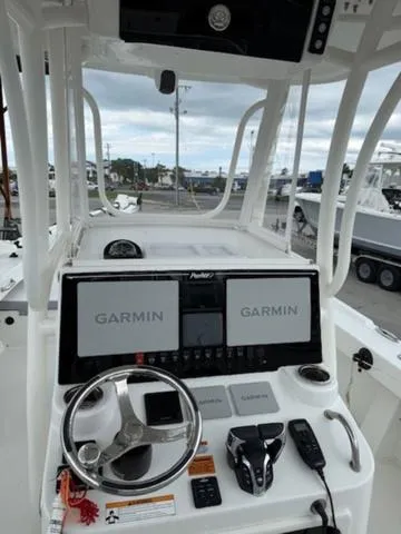 Slide: The Image of Parker Marine 2801 Center Console 2024 - 16