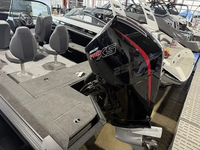 Slide: The Image of Alumacraft Competitor 195X Sport 2025 - 3