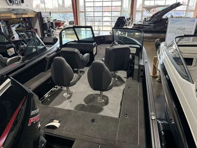 Slide: The Image of Alumacraft Competitor 195X Sport 2025 - 4