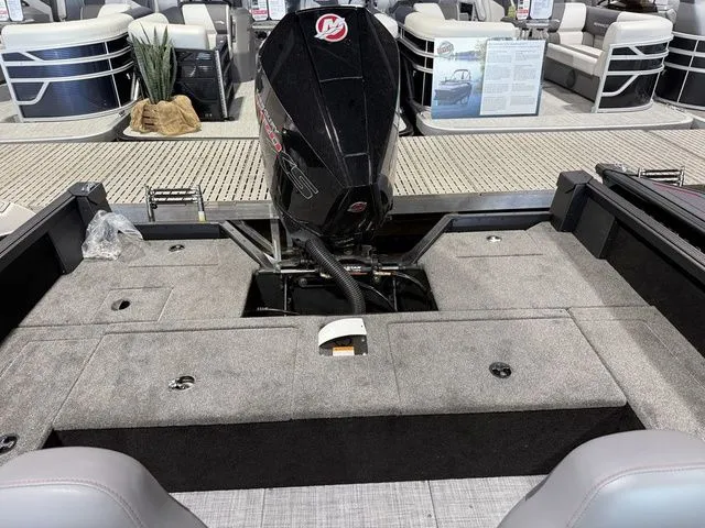 Slide: The Image of Alumacraft Competitor 195X Sport 2025 - 5