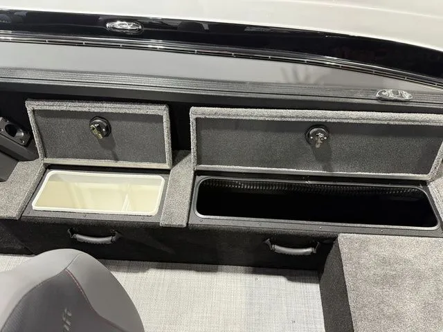 Slide: The Image of Alumacraft Competitor 195X Sport 2025 - 8