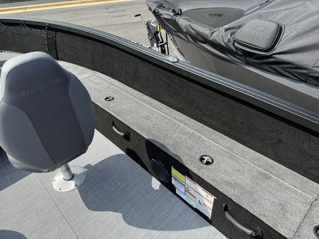 Slide: The Image of Alumacraft Competitor 185X Tiller 2025 - 16