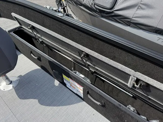 Slide: The Image of Alumacraft Competitor 185X Tiller 2025 - 17