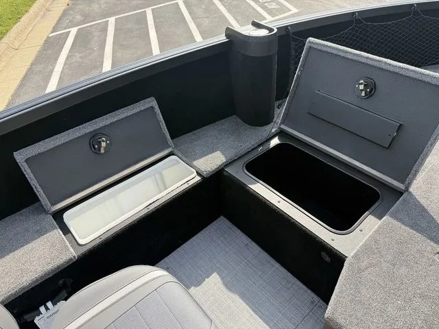 Slide: The Image of Alumacraft Competitor 185X Tiller 2025 - 19