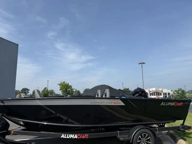 Slide: The Image of Alumacraft Competitor 185X Tiller 2025 - 3