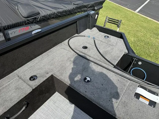 Slide: The Image of Alumacraft Competitor 185X Tiller 2025 - 8