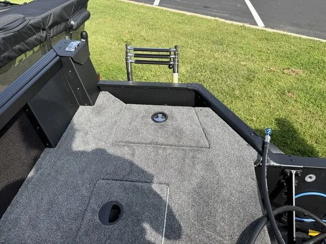 Slide: The Image of Alumacraft Competitor 185X Tiller 2025 - 9