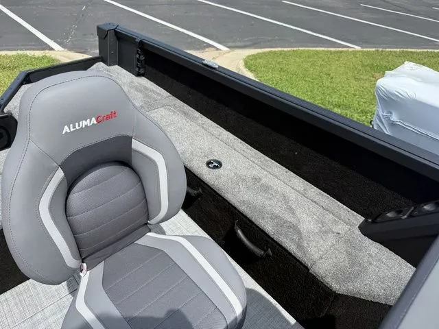 Slide: The Image of Alumacraft Competitor 185X Sport 2025 - 13