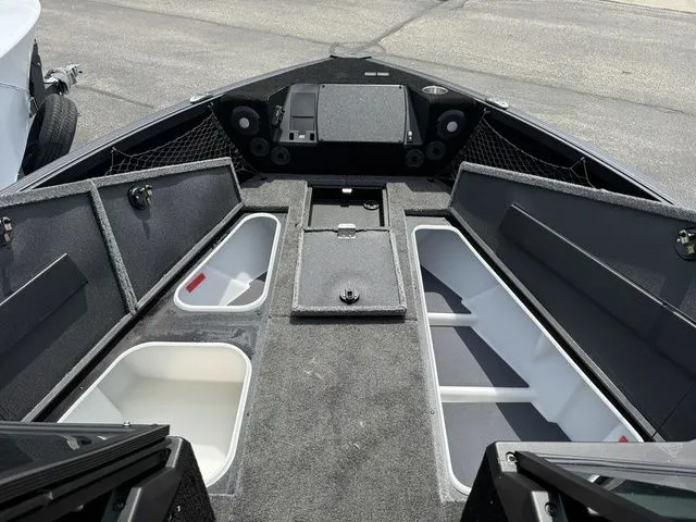 Slide: The Image of Alumacraft Competitor 185X Sport 2025 - 34