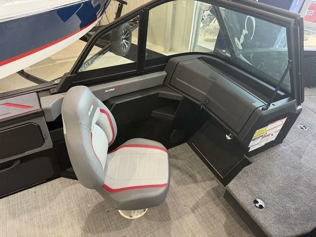 Slide: The Image of Alumacraft Trophy 185X Sport 2025 - 13