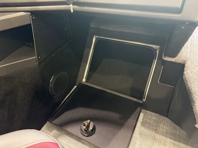 Slide: The Image of Alumacraft Trophy 185X Sport 2025 - 15