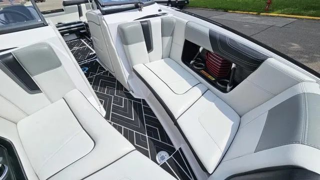 Slide: The Image of Nautique Super Air Nautique G23 2015 - 20