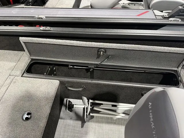 Slide: The Image of Alumacraft Competitor 195X Sport 2025 - 10