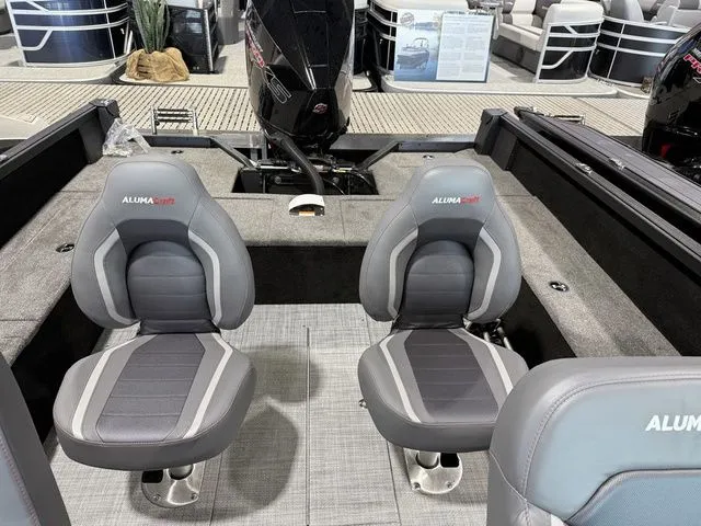 Slide: The Image of Alumacraft Competitor 195X Sport 2025 - 11