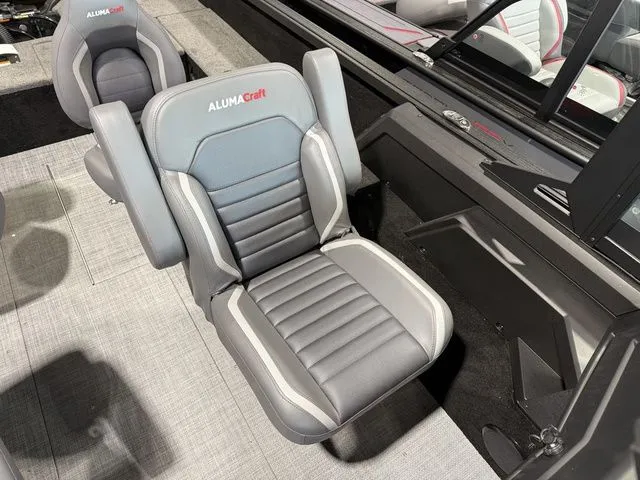 Slide: The Image of Alumacraft Competitor 195X Sport 2025 - 12