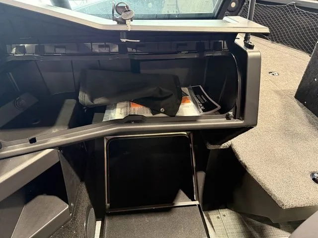 Slide: The Image of Alumacraft Competitor 195X Sport 2025 - 14