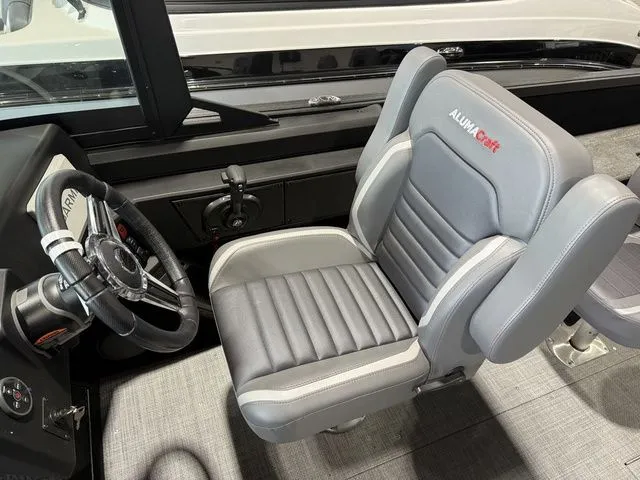 Slide: The Image of Alumacraft Competitor 195X Sport 2025 - 16