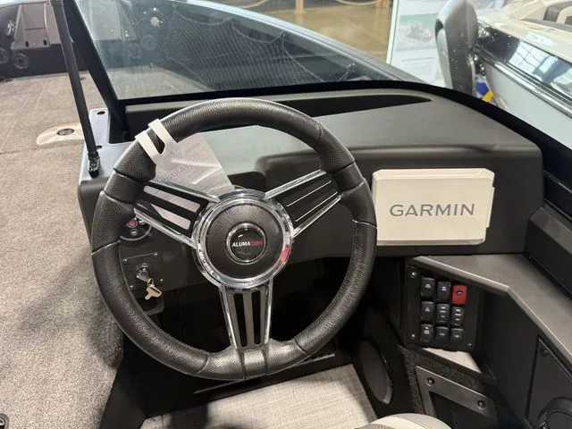 Slide: The Image of Alumacraft Competitor 195X Sport 2025 - 17