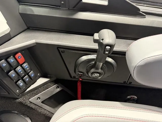 Slide: The Image of Alumacraft Competitor 195X Sport 2025 - 20