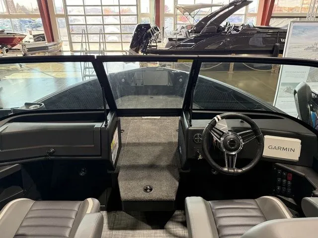 Slide: The Image of Alumacraft Competitor 195X Sport 2025 - 21