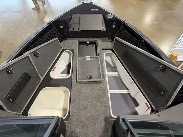 Slide: The Image of Alumacraft Competitor 195X Sport 2025 - 24