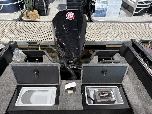 Slide: The Image of Alumacraft Competitor 195X Sport 2025 - 6