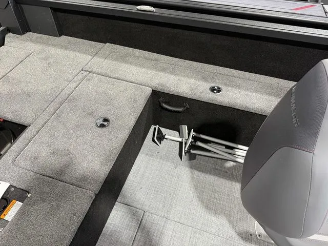 Slide: The Image of Alumacraft Competitor 195X Sport 2025 - 9