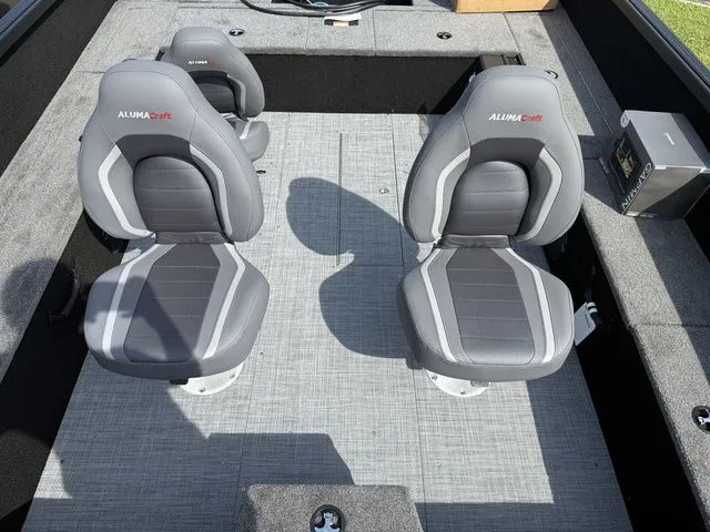 Slide: The Image of Alumacraft Competitor 185X Tiller 2025 - 20