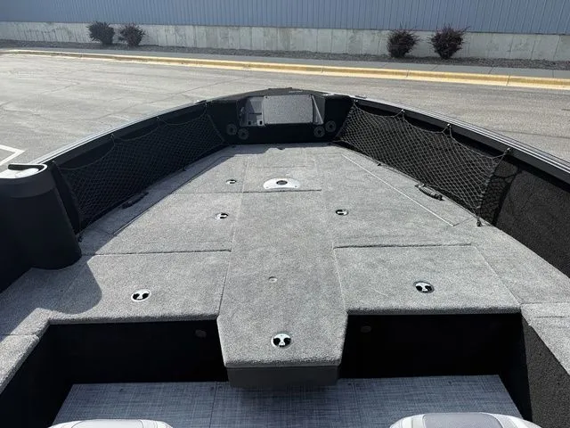 Slide: The Image of Alumacraft Competitor 185X Tiller 2025 - 21