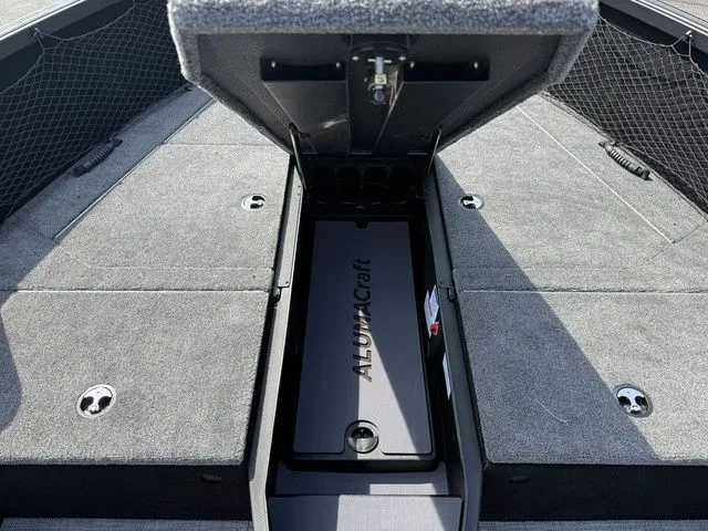 Slide: The Image of Alumacraft Competitor 185X Tiller 2025 - 22