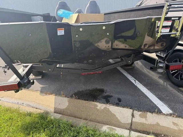 Slide: The Image of Alumacraft Competitor 185X Tiller 2025 - 4