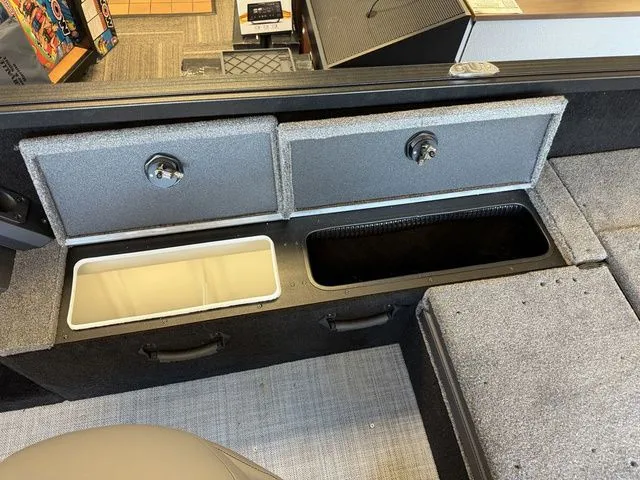 Slide: The Image of Alumacraft Competitor 185X Sport 2025 - 11