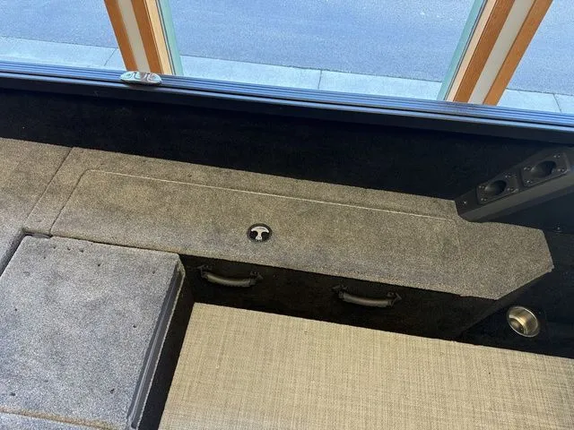 Slide: The Image of Alumacraft Competitor 185X Sport 2025 - 13