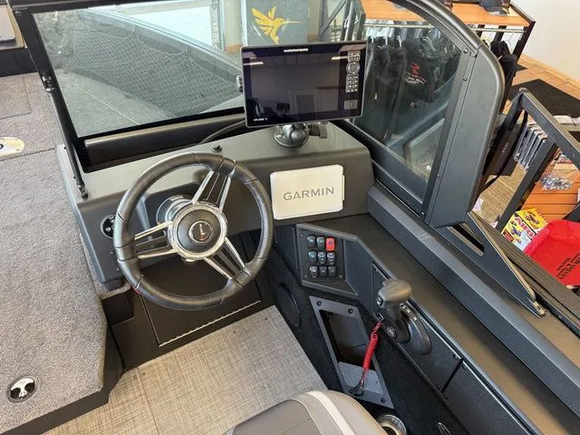 Slide: The Image of Alumacraft Competitor 185X Sport 2025 - 21