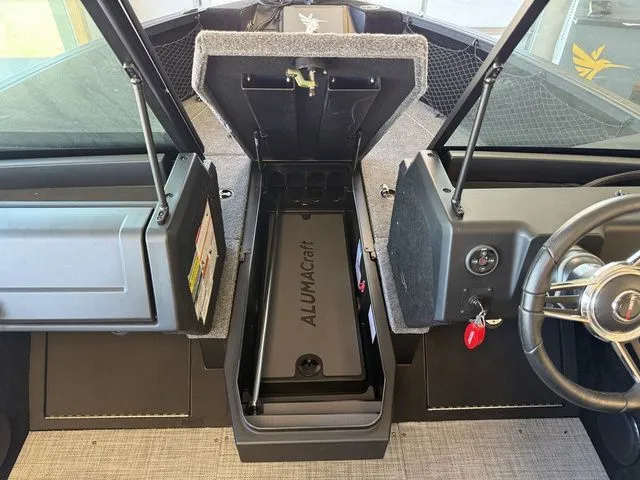 Slide: The Image of Alumacraft Competitor 185X Sport 2025 - 25