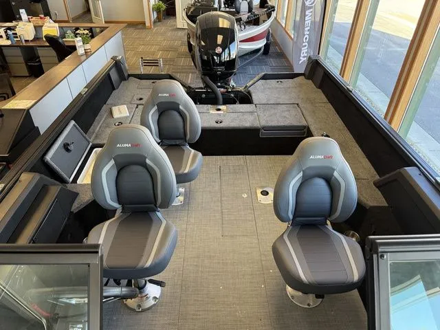 Slide: The Image of Alumacraft Competitor 185X Sport 2025 - 31