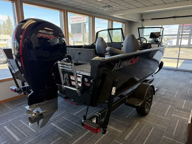 Slide: The Image of Alumacraft Competitor 185X Sport 2025 - 4