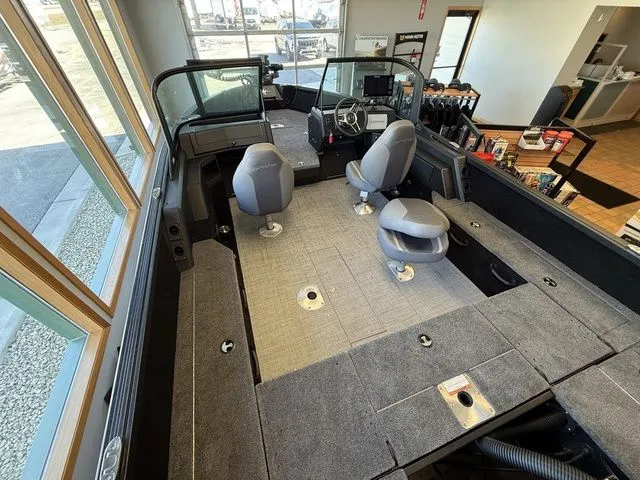 Slide: The Image of Alumacraft Competitor 185X Sport 2025 - 5