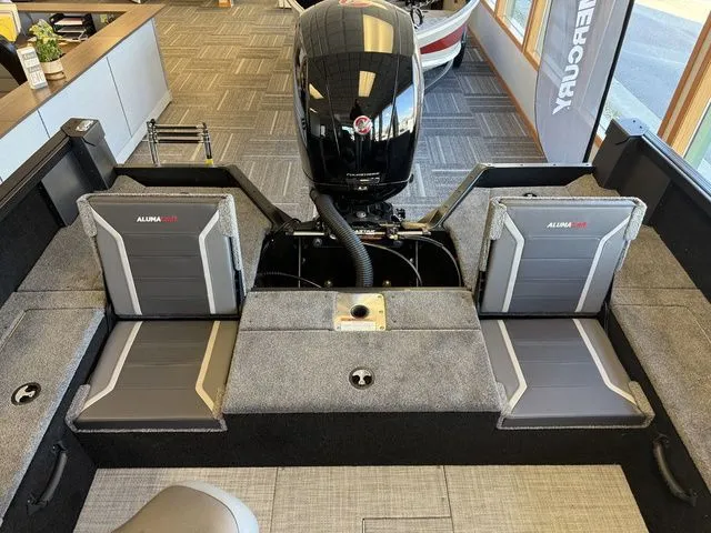 Slide: The Image of Alumacraft Competitor 185X Sport 2025 - 7