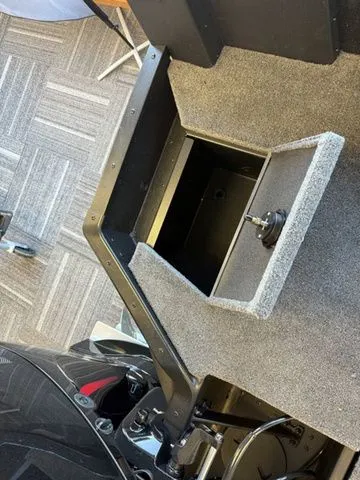 Slide: The Image of Alumacraft Competitor 185X Sport 2025 - 8